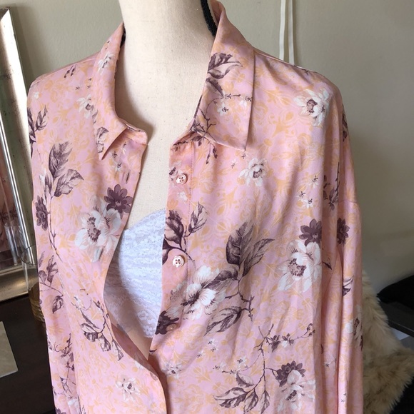 ASOS design curve polyester 70βs floral button down drop shoulder blouse 16 - Picture 2 of 15